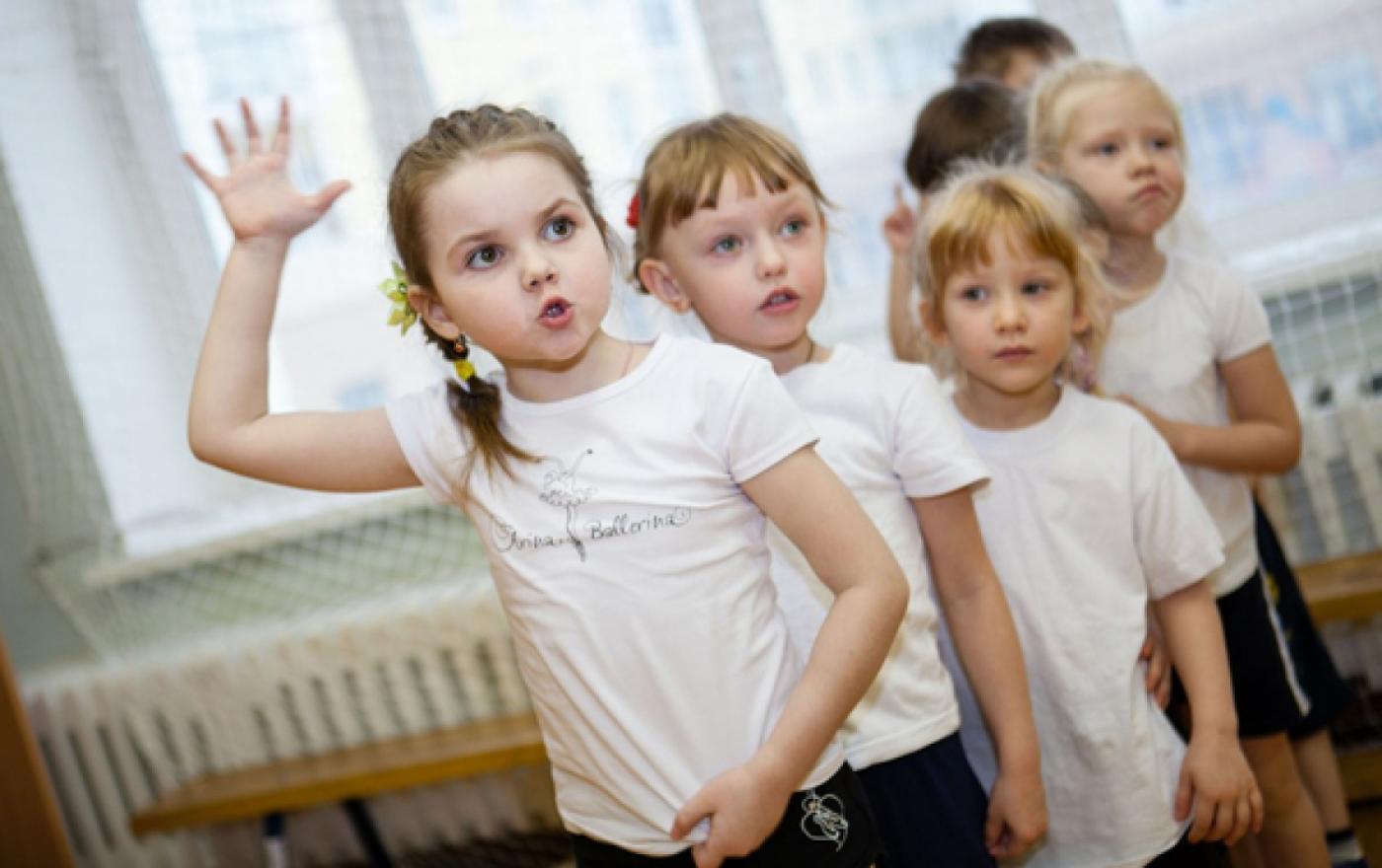 Для мам — биатлон, для пап — гантели. В «Гринвиче» прошли семейные старты - Фото 1