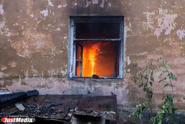 В Алапаевском районе при пожаре в частном доме погиб пенсионер - Фото 1