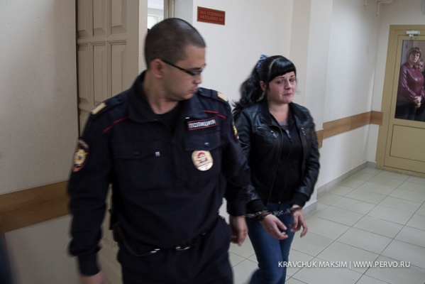 Жительница Первоуральска, сбившая насмерть двух пешеходов на угнанном «Ленд Крузере», отправилась в тюрьму на 5,5 лет - Фото 1