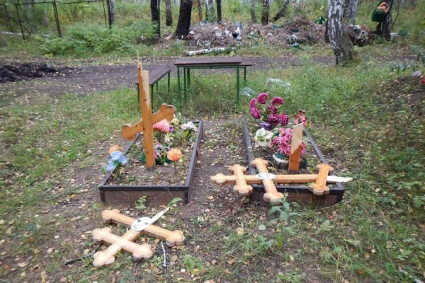 Под Каменском-Уральским малолетки «ради забавы» устроили погром на кладбище. ФОТО - Фото 1