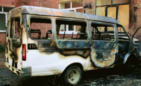 Попали в ад! В Екатеринбурге горели автомобили похоронного бюро. ФОТО - Фото 1