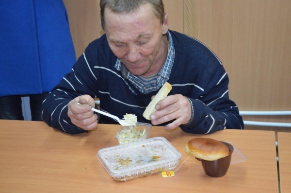 В Свердловской области открылся пункт питания для бездомных - Фото 1