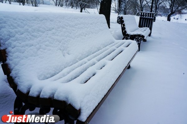 Выходные и предстоящая неделя в Екатеринбурге будут снежными.  Ночью — до минус 13 - Фото 1
