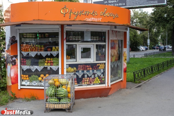 «Овощи-фрукты» и «Горячая самса» прекратили незаконную деятельность в Екатеринбурге - Фото 1