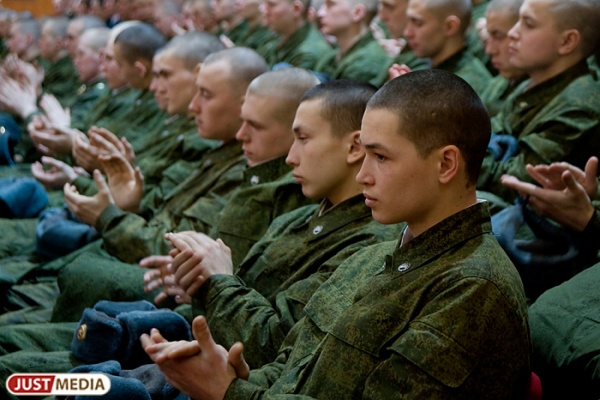 На военную службу в Екатеринбурге в рамках осенней прзывной кампании призвано 617 новобранцев - Фото 1
