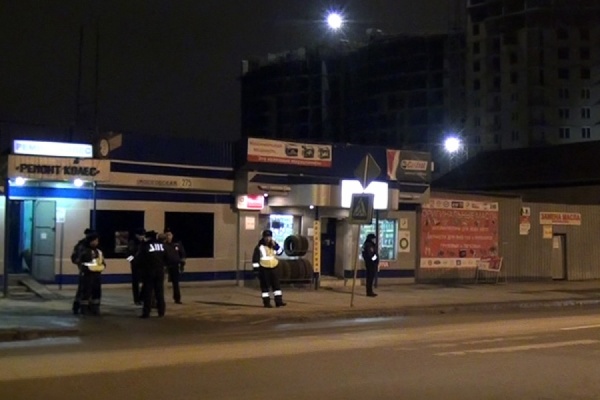 Сотрудники ГИБДД разыскивают водителя, который сбил пешехода на улице Московской и скрылся с места ДТП - Фото 1