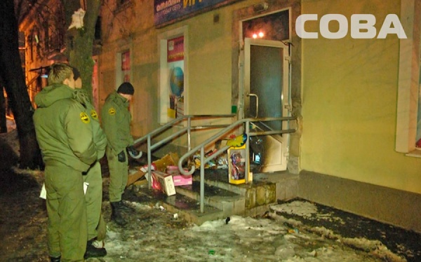 В Екатеринбурге горел магазин игрушек. Владельцы считают, что это поджог - Фото 1