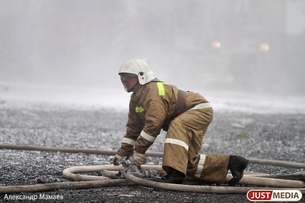 Пожар на нефтебазе Нижнего Тагила мог произойти при опустошении цистерны - Фото 1