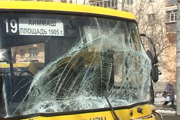 Водители автобусов стали виновниками 124 ДТП в Свердловской области - Фото 1
