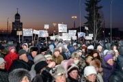На митинге в Каменске-Уральском сторонники мэра устроили массовую драку. ФОТО