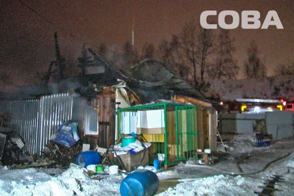 В районе Сибирского тракта сегодня ночью сгорел частный дом - Фото 1