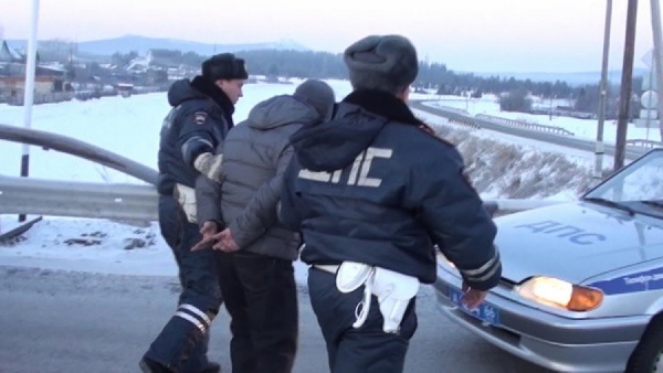 Налетчика, похитившего 4 млн. из банка в Североуральске, отправили под арест - Фото 1