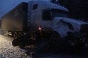 На трассе Пермь—Екатеринбург в лобовом столкновении тягача и ВАЗ-2114 погиб водитель легкового автомобиля