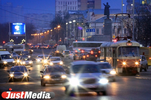 В Екатеринбурге на четыре дня перекроют движение по улице Мельникова - Фото 1