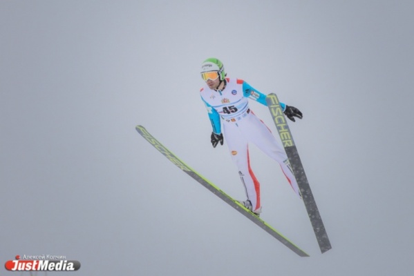 Вадим Шишкин уже прекратил борьбу за победу в седьмом этапе Кубка мира по прыжкам с трамплина  - Фото 1