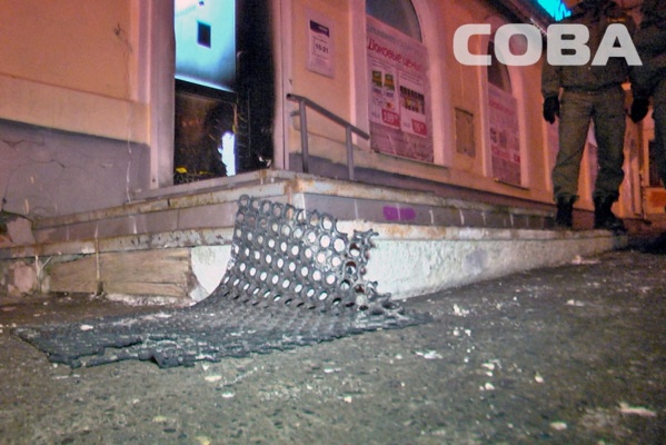 В Екатеринбурге неизвестные подожгли сразу два магазина «Атланткосметик» - Фото 1