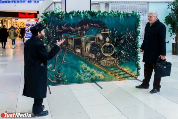 В Екатеринбурге установили  объемные двухметровые новогодние открытки - Фото 1