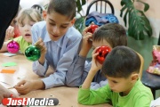 Сто килограммов новогодних подарков отправятся в детские дома по всей России