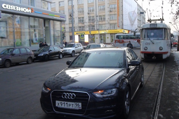 В центре Екатеринбурга Audi сбила 10-летнего мальчика. ФОТО - Фото 1