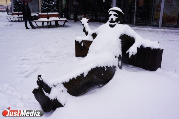 Вслед за потеплением в Екатеринбург вновь придут морозы и снег. Днем — до минус 24 - Фото 1