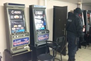 Полиция накрыла подпольное казино в коттедже на Уктусе. ФОТО