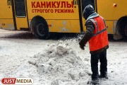 Коммунальщики вывезли с улиц Екатеринбурга за выходные больше 27 тысяч тонн снега