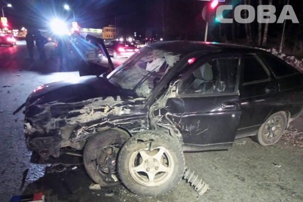 На Челябинском тракте лихач на ВАЗ-2112 снес четыре авто и убил человека - Фото 1