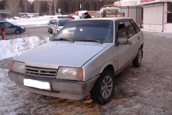 На Сыромолотова ВАЗ-21093 сбил девушку на пешеходном переходе - Фото 1