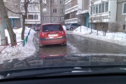 Очередное коммунальное ЧП. Двор на Московской залило холодной водой
