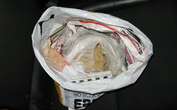 Наркополицейские нашли в машине екатеринбуржца килограмм героина - Фото 1