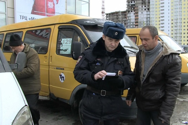 Полицейские Екатеринбурга проверили около 20 водителей маршруток - Фото 1