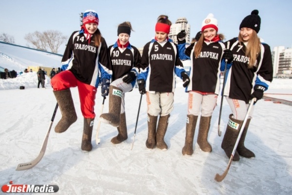 В Екатеринбурге пройдет турнир по хоккею с мячом в валенках - Фото 1