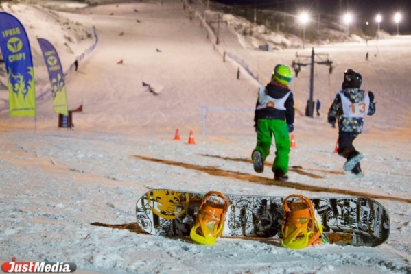 Студенты Уральского федерального университета устроят битву на лыжах и сноубордах.  - Фото 1