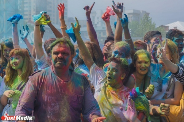 В Екатеринбурге пройдет фестиваль Холи,  на который привезут три тонны краски из Индии - Фото 1