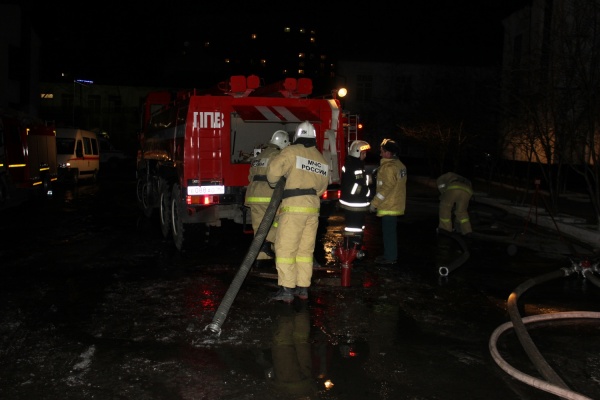 Пожар в ИК-2 в центре Екатеринбурга тушил городской гарнизон пожарной охраны в полном составе. ФОТО - Фото 1