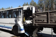 В ДТП с участием автобуса и грузовика на Челябинском тракте пострадал водитель общественного транспорта