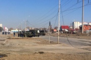 Никаких шуток! Во время репетиции на Новосибирской второй танк снова снес столб. ФОТО