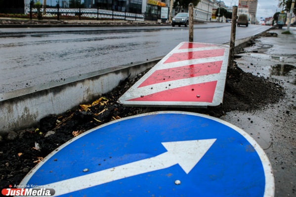 Отказ области выделить семьсот миллионов рублей на ремонт екатеринбургских дорог может привести к закрытию движения на отдельных улицах  - Фото 1