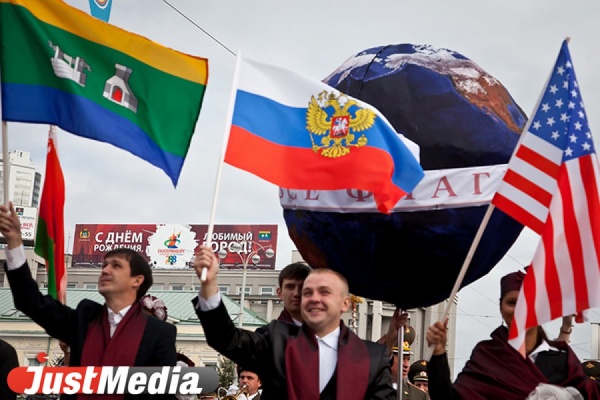 Флаг Екатеринбурга водрузили на Северном полюсе - Фото 1