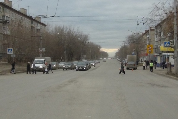 В Каменске-Уральском Ford Focus сбил подростка на пешеходном переходе - Фото 1