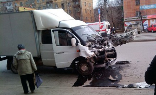  В Екатеринбурге мужчина, находясь за рулем грузовой «Газели», умер от сердечного приступа - Фото 1