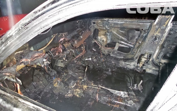 Ночью в Екатеринбурге снова сгорели две машины - Фото 1
