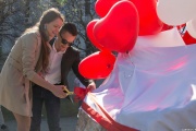 Во время открытия памятника студенческим семьям выпускник УПИ сделал предложение своей девушке