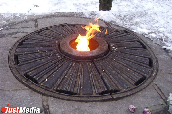 Вечный огонь прибыл в Екатеринбург - Фото 1