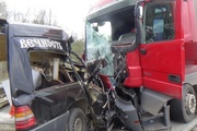 На Пермском тракте в страшной аварии с участием грузовика погиб водитель Mercedes