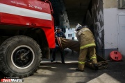 Возле Дома офицеров в Екатеринбурге горят гаражи