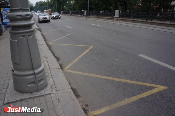 Екатеринбургские дорожники обновили разметку на 78 улицах - Фото 1