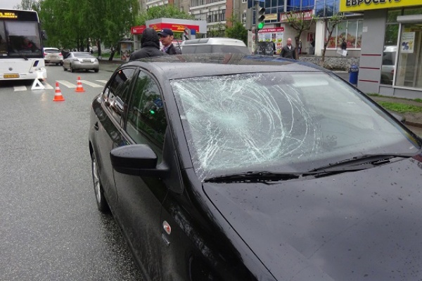 В воскресенье на Юго-Западе Екатеринбурга под колесами автомобилистов пострадали два пешехода - Фото 1