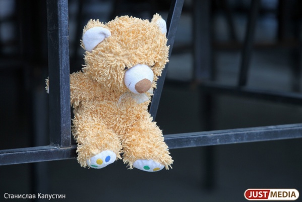 Житель Екатеринбурга попросил полицейских временно забрать у него трех маленьких детей - Фото 1