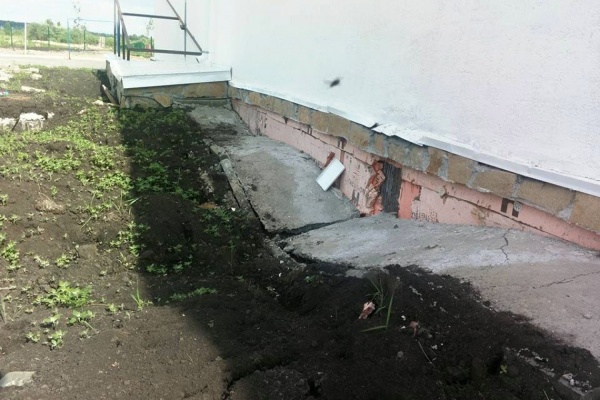 В Камышловском районе рушится садик, который благоустраивали в спешке всю зиму - Фото 1